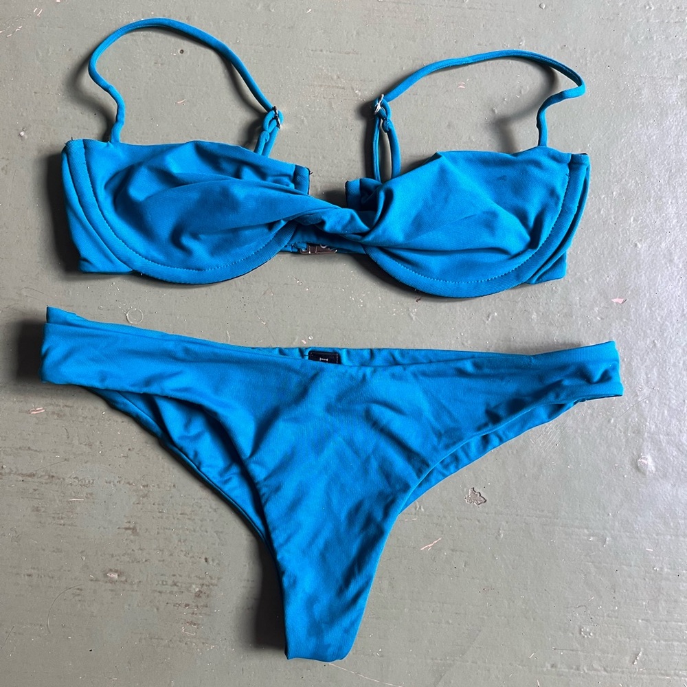 Indah Bikini - image 1